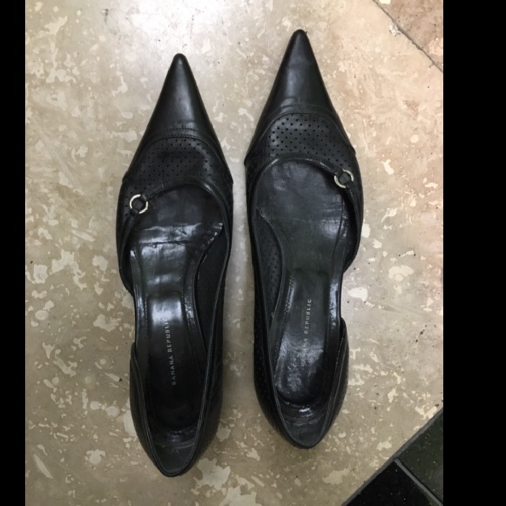 Banana Republic black kitten heels made in Italy 6